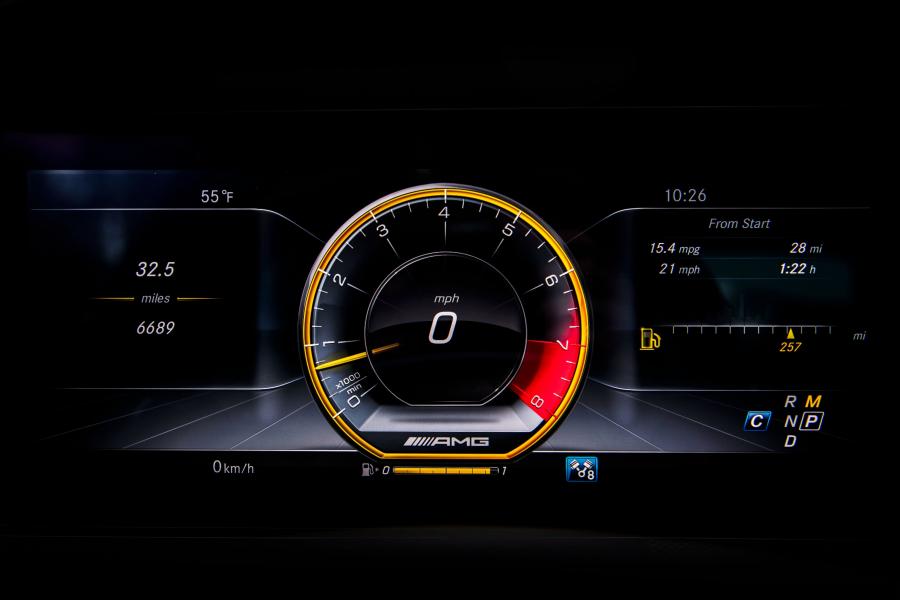 Панель приборов Mercedes-AMG E63 S 4Matic+ (W213) 2017 года  (NA) (фото 32 из 40)